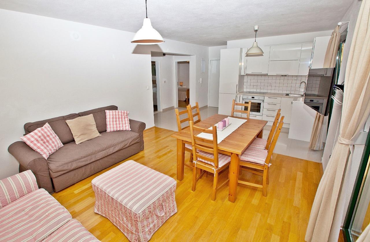 Apartments Roses Stobreč Buitenkant foto