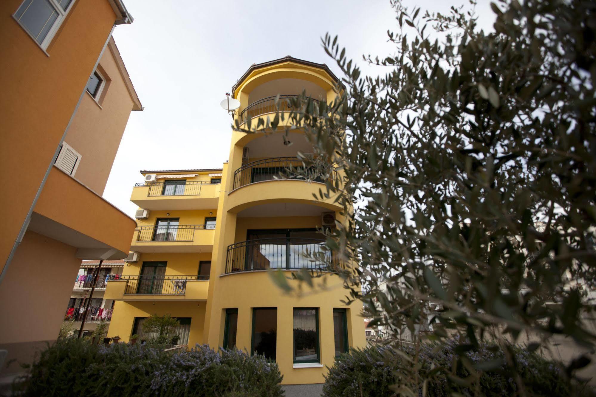 Apartments Roses Stobreč Buitenkant foto